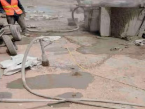 封开水泥混凝土路面板底注浆技术 路面脱空注浆整治方案